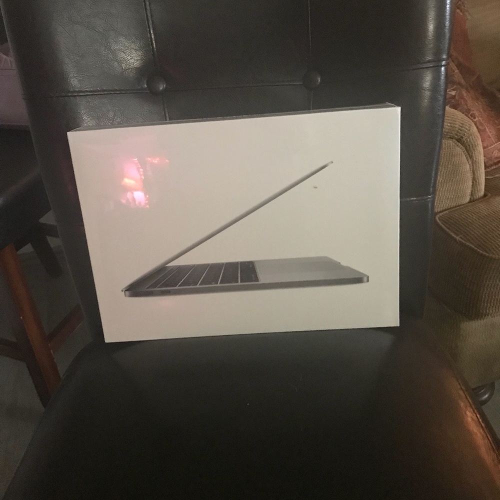 MacBook Pro - Picture 2 of 5